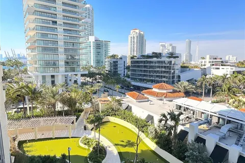 300 S Pointe Dr # 704, Miami Beach FL 33139