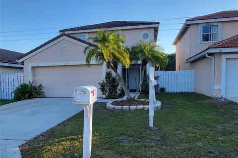 7758 Springfield Lake Dr, Lake Worth FL 33467