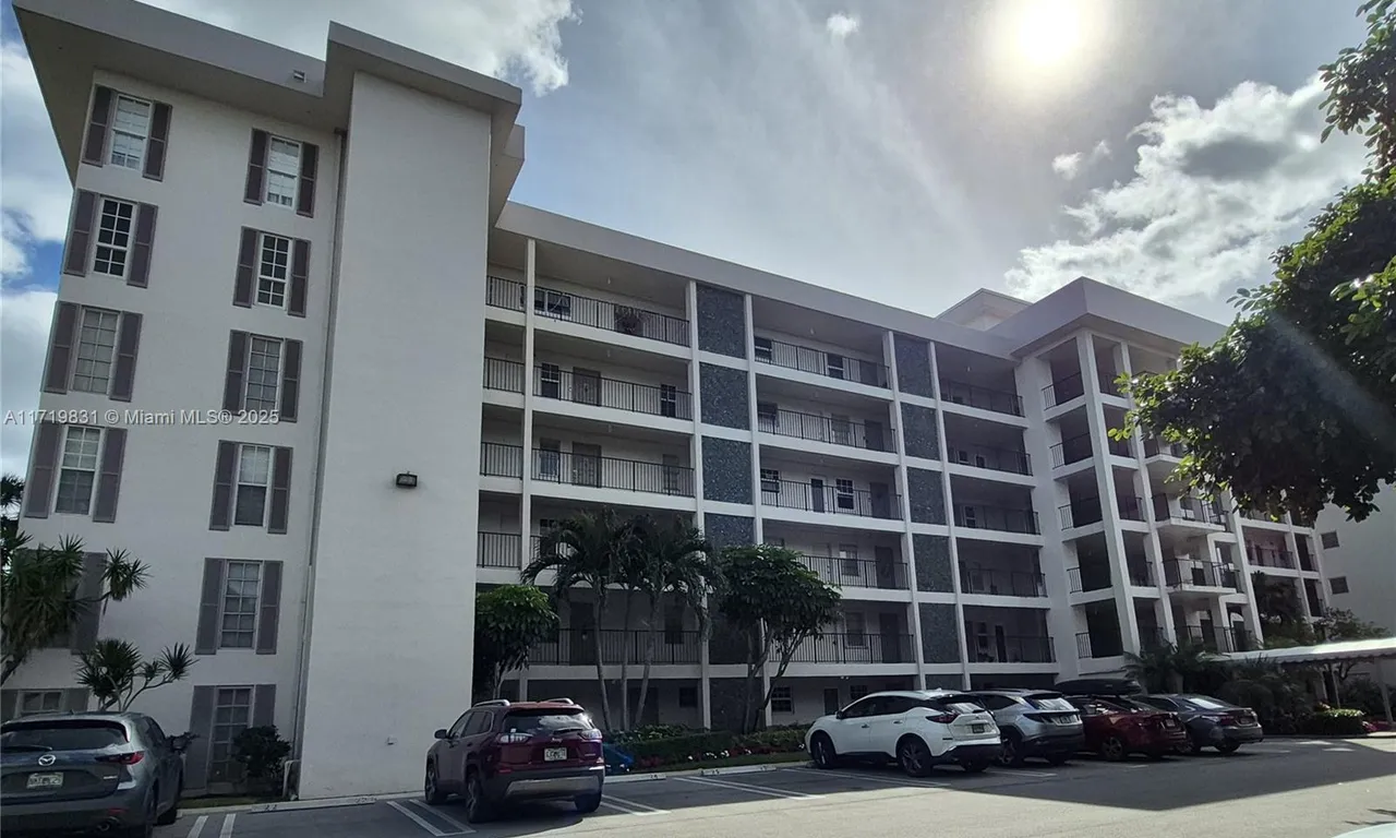 2850 N Palm Aire Dr # 106, Pompano Beach FL 33069