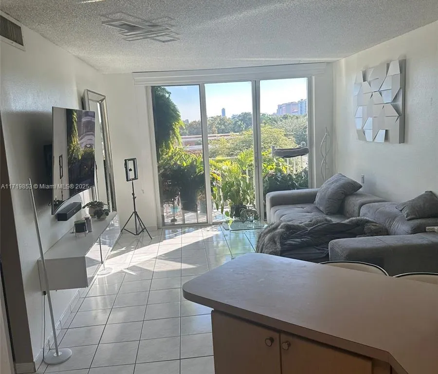 3551 SW 9 TE # 416, Miami FL 33135