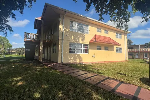 20327 NE 2nd Ave # 17, Miami FL 33179