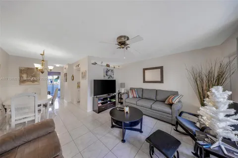15610 NE 6th Ave # 8D, Miami FL 33162