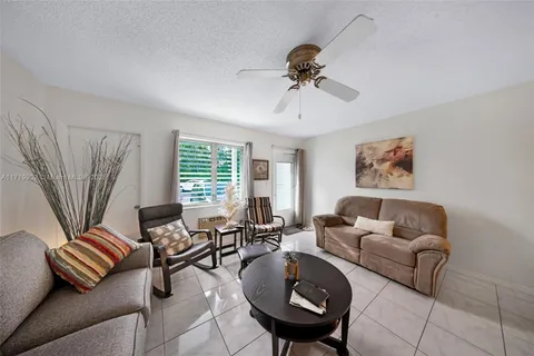 15610 NE 6th Ave # 8D, Miami FL 33162