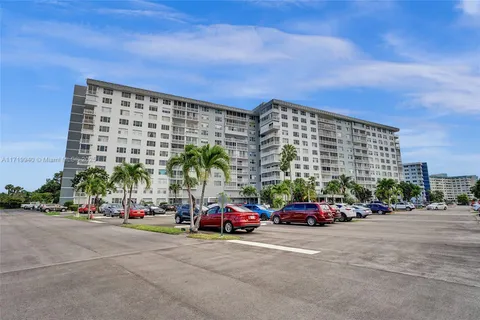 3800 Hillcrest Dr # 412, Hollywood FL 33021