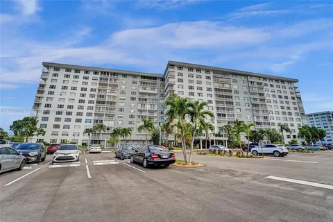 3800 Hillcrest Dr # 412, Hollywood FL 33021