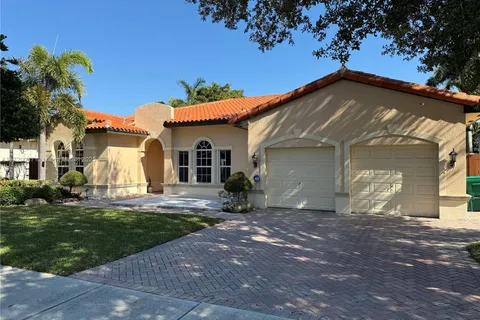 15945 NW 81st Ct, Miami Lakes FL 33016