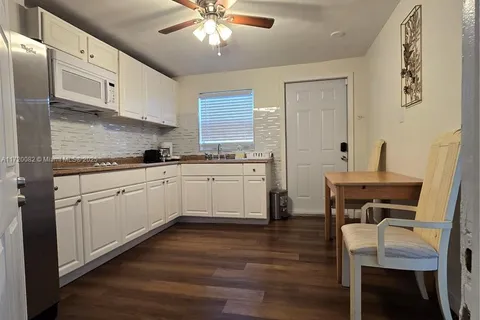 5712 Hollywood Blvd # 2, Hollywood FL 33021