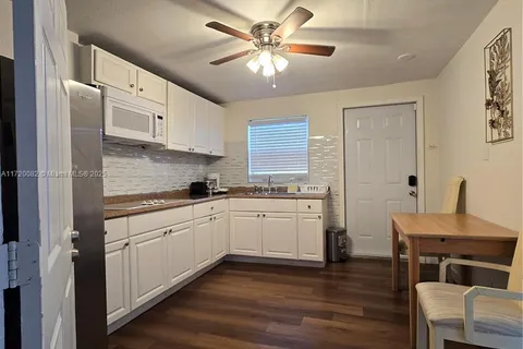 5712 Hollywood Blvd # 2, Hollywood FL 33021