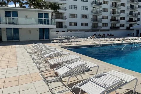 5445 Collins Ave, Miami Beach FL 33140