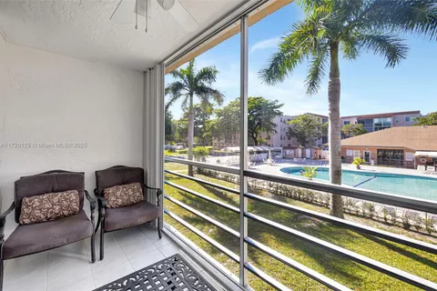 2811 Somerset Dr # 203, Lauderdale Lakes FL 33311