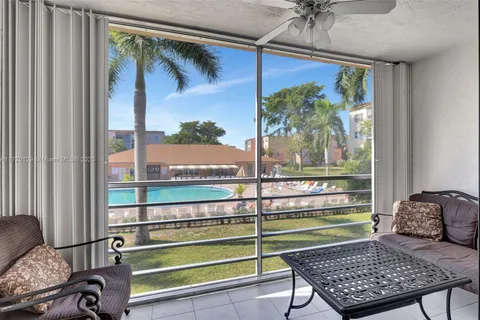 2811 Somerset Dr # 203, Lauderdale Lakes FL 33311