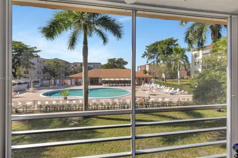 2811 Somerset Dr # 203, Lauderdale Lakes FL 33311