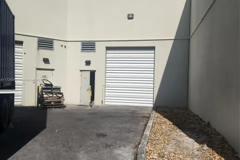 2051 NW 112th Ave # 111, Sweetwater FL 33172