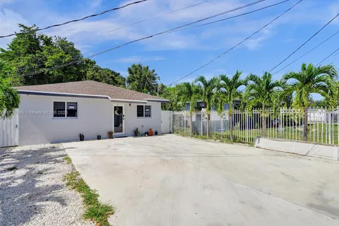 1125 NW 58th St, Miami FL 33127