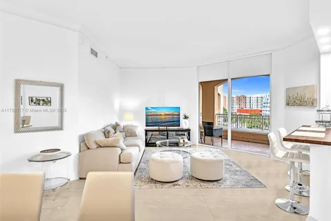 3001 NE 185th St # 613, Aventura FL 33180