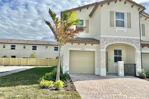 2867 SE 25th TER, Homestead FL 33035