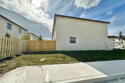 2867 SE 25th TER, Homestead FL 33035