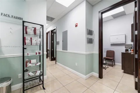 6705 Red Rd # 416, Coral Gables FL 33143