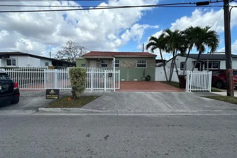 971 E 45th St, Hialeah FL 33013