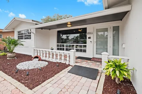 4911 SW 29th Ter, Dania Beach FL 33312