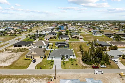 10 NW 35th AVE, Cape Coral FL 33993