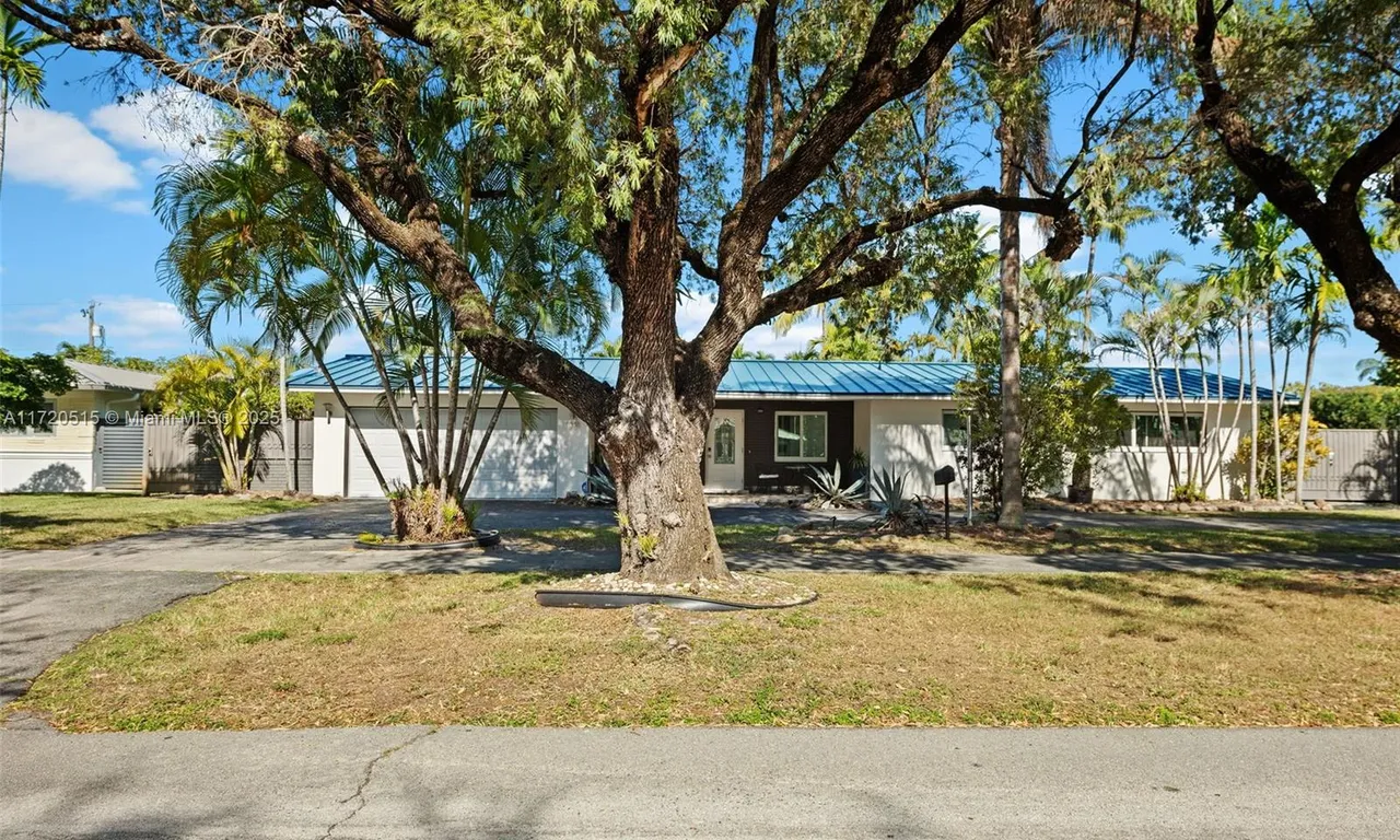 1031 Redbird Ave, Miami Springs FL 33166