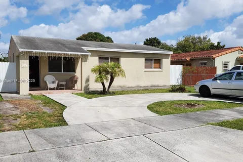 37 E 63rd St, Hialeah FL 33013