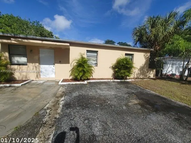 1613 NW 12th St, Fort Lauderdale FL 33311