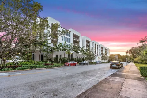 718 Valencia Ave # 408, Coral Gables FL 33134