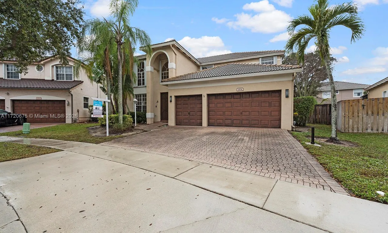 1104 NW 139th Ave, Pembroke Pines FL 33028