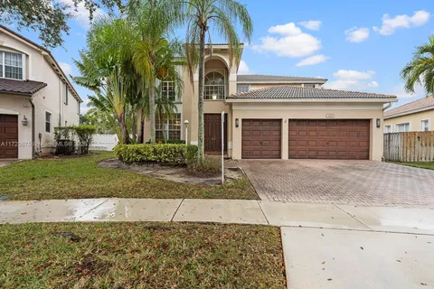 1104 NW 139th Ave, Pembroke Pines FL 33028