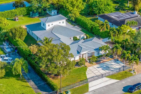 16701 SW 49th St, Southwest Ranches FL 33331