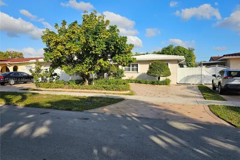 11201 NW 59th Ct, Hialeah FL 33012