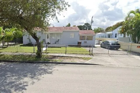 30 W 53rd Ter, Hialeah FL 33012