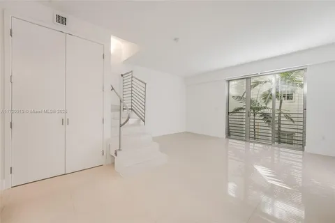 928 Pennsylvania Ave # 5, Miami Beach FL 33139