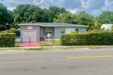 1525 NE 149th St, Miami FL 33161