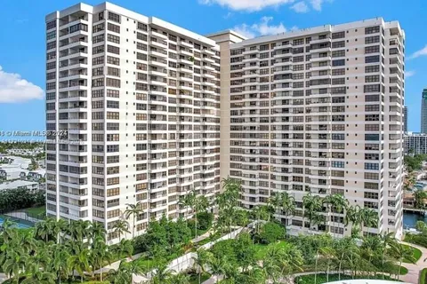 2500 Parkview Dr # 707, Hallandale Beach FL 33009