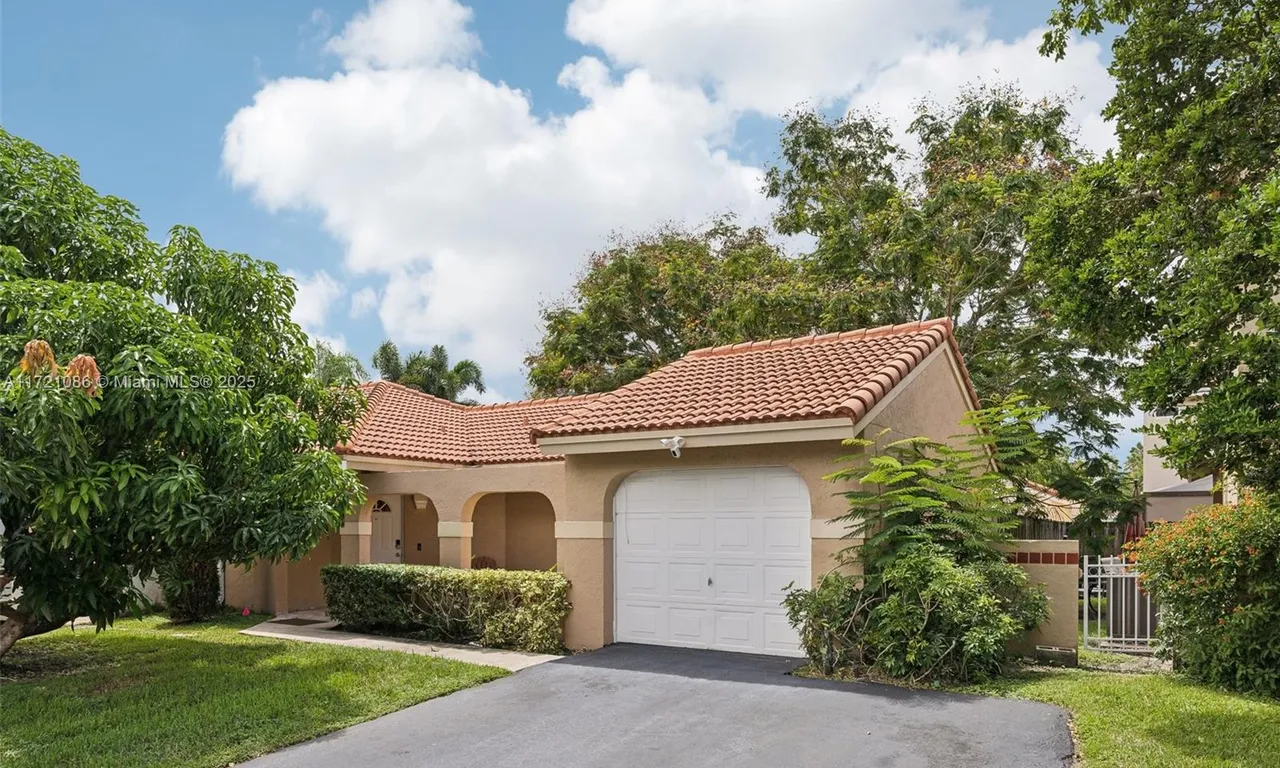 1350 Seagrape Cir, Weston FL 33326