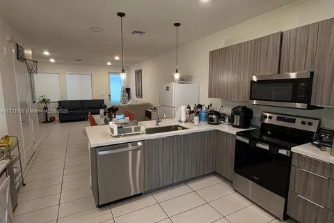 6450 NW 102nd Ct # 102, Doral FL 33178