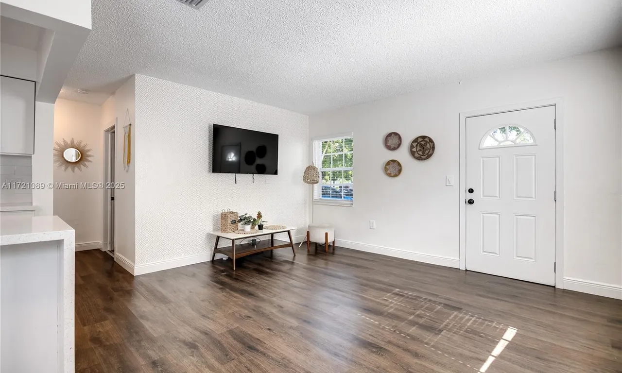 6375 SW 41st St # A, South Miami FL 33155