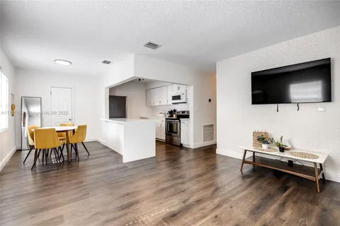 6375 SW 41st St # A, South Miami FL 33155