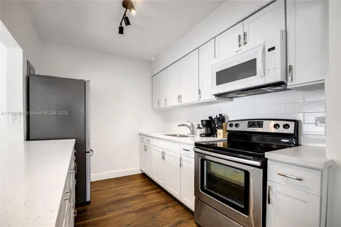 6375 SW 41st St # A, South Miami FL 33155
