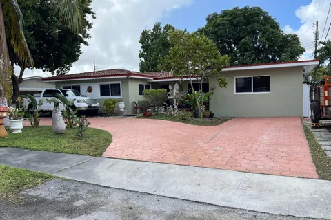 6760 W 6th Ct, Hialeah FL 33012