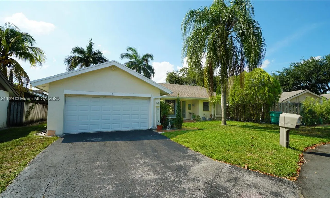 6 Fir Way, Cooper City FL 33026