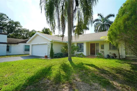 6 Fir Way, Cooper City FL 33026