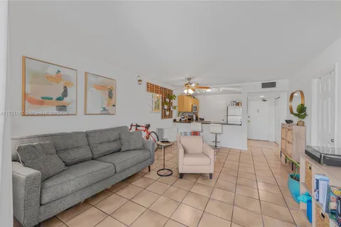 401 Ocean Dr # 302, Miami Beach FL 33139