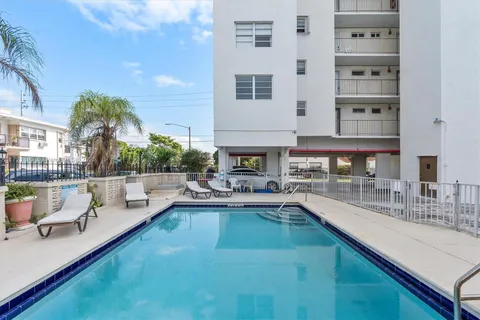 7850 Byron Ave # 207, Miami Beach FL 33141