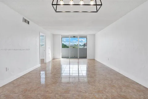 7850 Byron Ave # 207, Miami Beach FL 33141