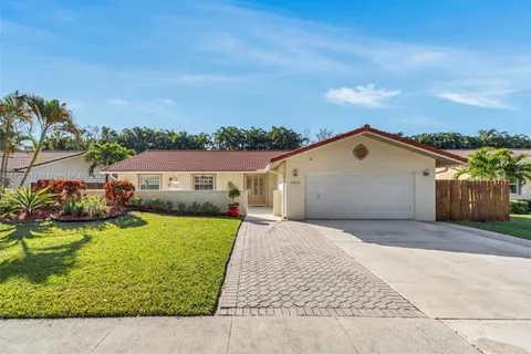 8832 E Escondido Way E, Boca Raton FL 33433