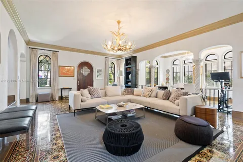 2330 Prairie Ave, Miami Beach FL 33140